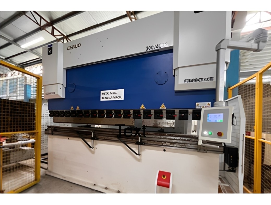 Bending Machine
> 4 Meters x 12mm thickness
Bending Machine
> 4 Meters x 12mm thickness